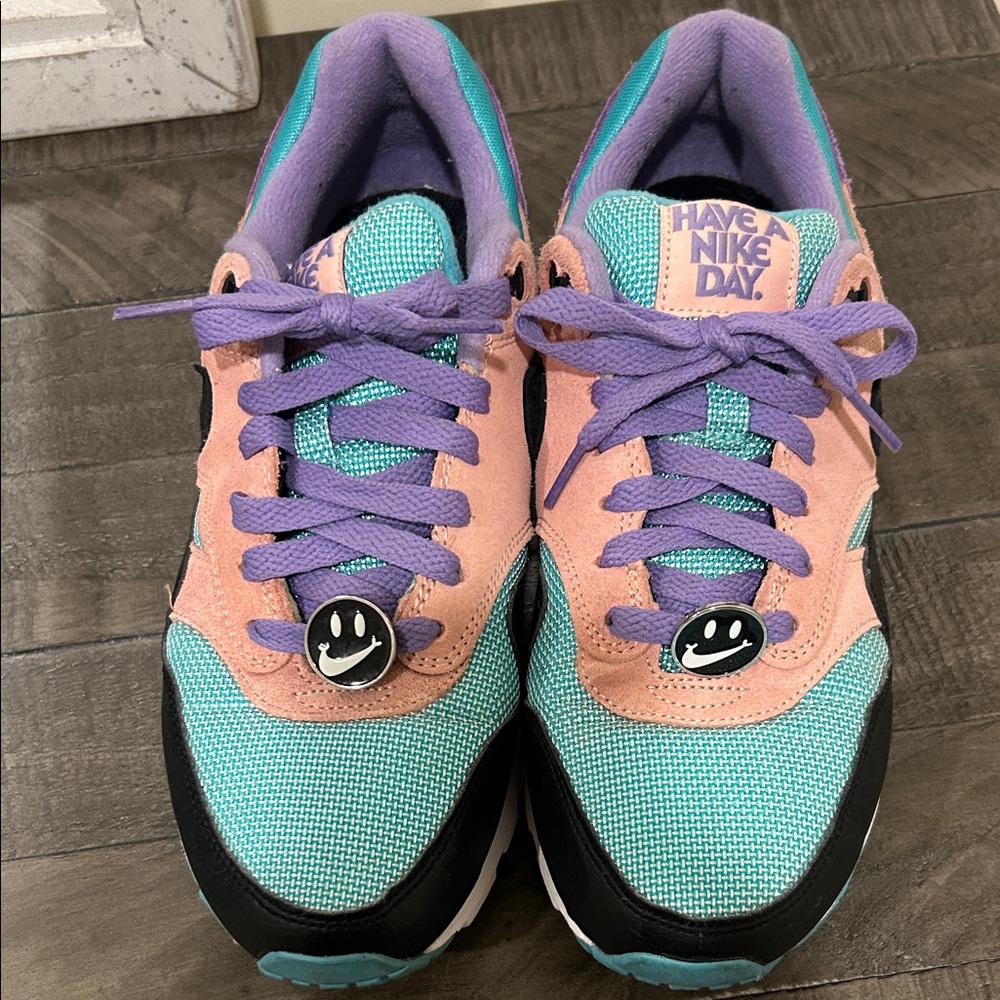 Nike Air Max - have a nike day- boys youth 7